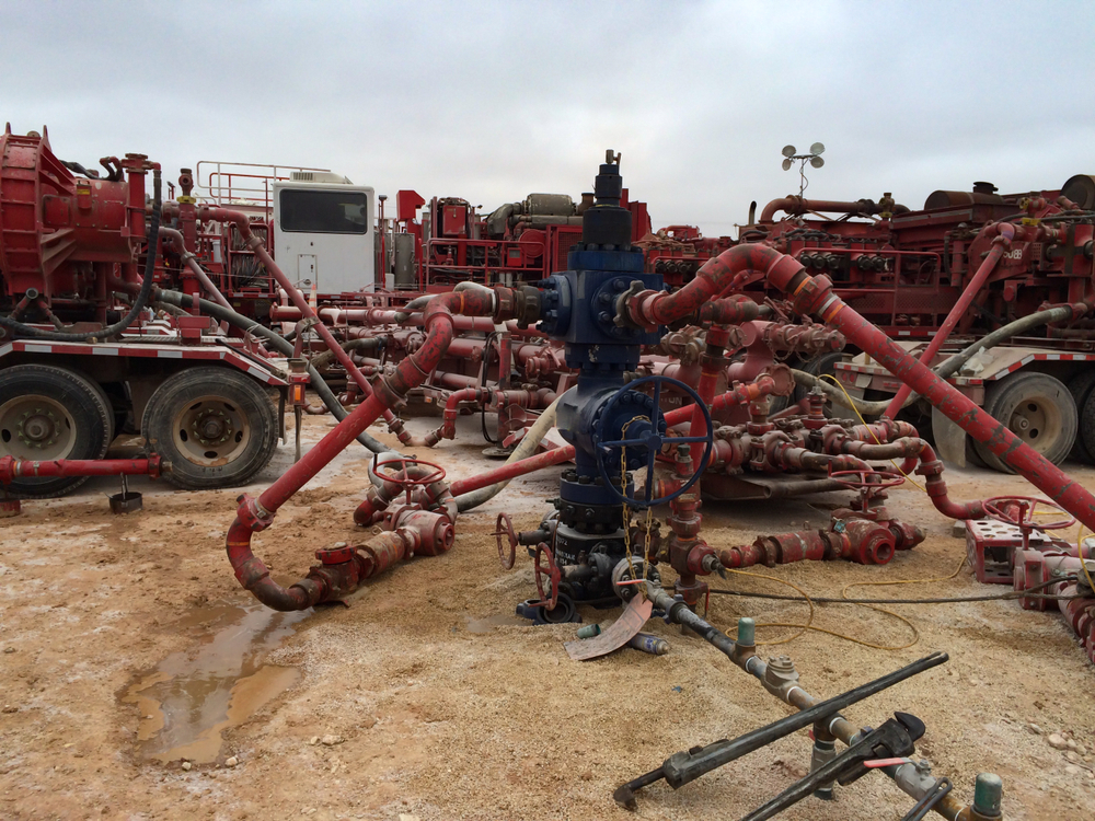 Pressure vessel flanges for a frac head